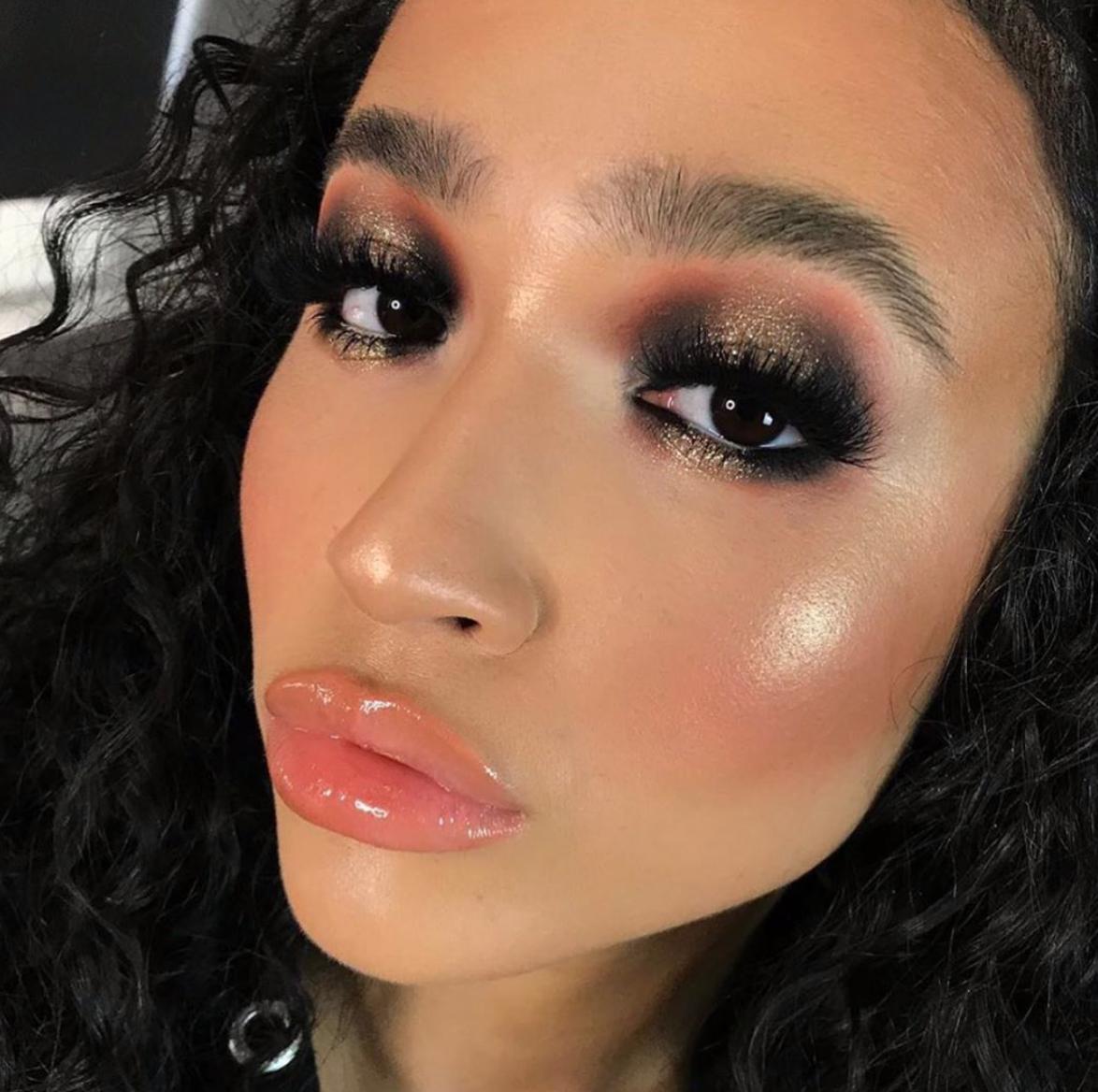 glamifybeauty's tweet photo. ✨ GLOWING ✨ our babe @glowbycaitlin creating this unreal glow up using the ultimate “SELFIE LASH” 💕 

Shop here + get any 3 for £15 🛍
https://t.co/tZlXA08Z2E

#glamifybeauty #luxurylashes #eyelashes #lashes #lashfocus #lashgamestrong #blogger #instamakeup #instagood https://t.co/CD59EPFxmB