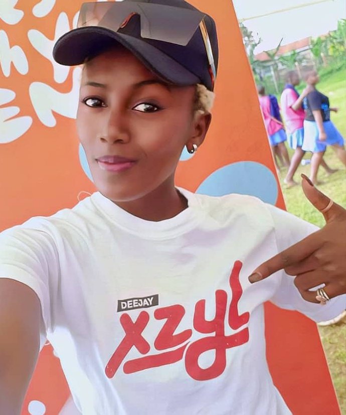 882SanyuFM's tweet photo. Coming up; The gal @Dxzyl is on next w/ #TheHomeStretch powered by @Bell_Lager, grab life!
Don't miss on the beats, #randomridiculousness & alot more here on #TodaysBestMusic.
Listen live ๐งhttps://t.co/2GxkshHvT4 https://t.co/Yc2EMjTksr