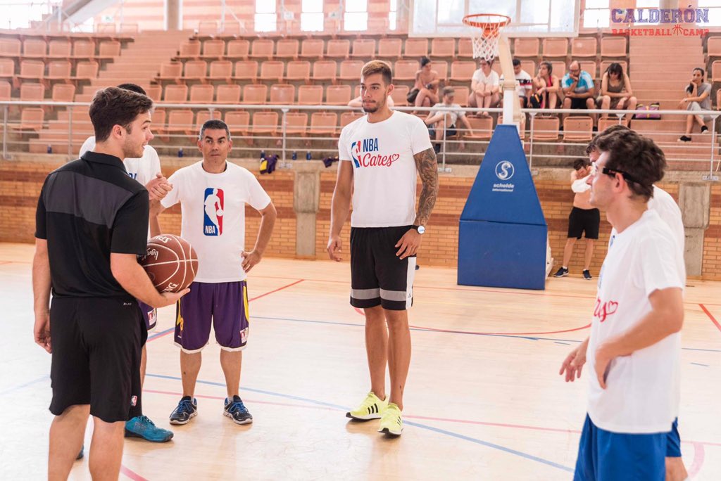 NBAspain's tweet photo. 👏👏👏👏👏👏

@willyhg94 y @JmCalderon en el @CAMPUSCALDERON https://t.co/BEvONANO4i