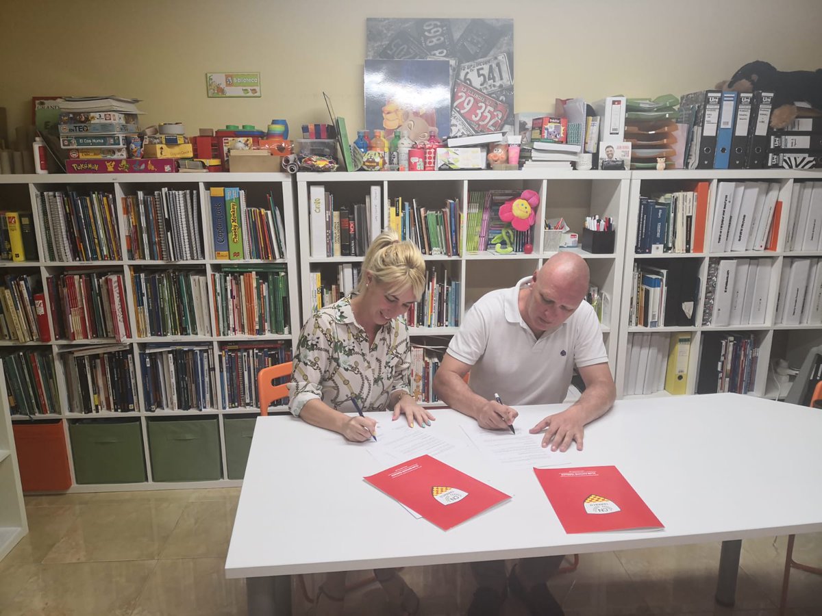 nataciotarraco's tweet photo. El CN Tàrraco ha renovat conveni col·laboració amb #CBSQuality per realitzar accions promocionals, socials i esportives al Club. Està formada per Estudiar És Fàcil​ i Opositar És Fàcil​, Editorial CBS​ i CBS Consultoria Empresarial​. @estudiaresfacil https://t.co/W77DhyUctJ https://t.co/arDgdKHf0n