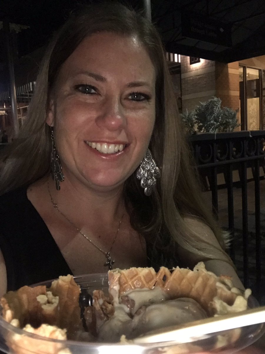 linnie52001's tweet photo. #MYESummerfun Trying a new ice cream place in Town Center...yum! https://t.co/B5Qpu3ZJwb