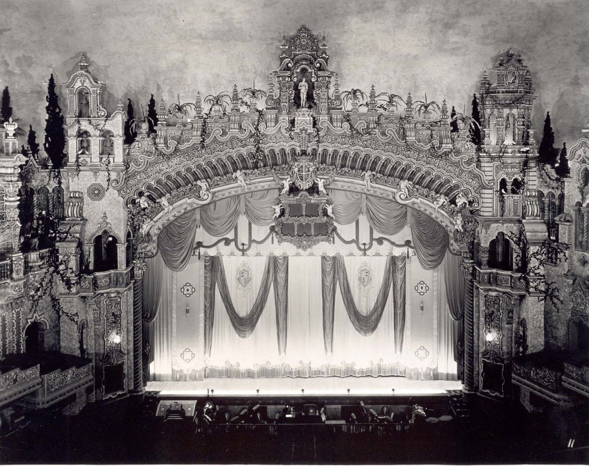 Tonight in #SanAntonio: Get a behind-the-scenes look at <a href="/MajesticEmpire/">Majestic & Empire Theatres</a> during a #happyhour tour that supports <a href="/LasCasasFdn/">Las Casas Foundation</a>
sanantoniomag.com/Online/July-20… #Monday #history #satx