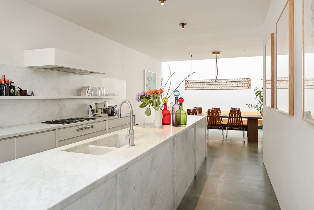 An elegantly styled Belgravia townhouse available #torent that has been architecturally designed by David Chipperfield architects. Find out more: bit.ly/2Goo7V8  #KnightFrank #Lettings #Belgravia