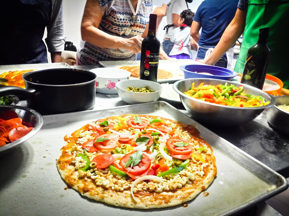 gastro_ver's tweet image. Taller de pizza 🍕 con @gastro_ver

#chef #iamchef #gastronomia #mexico #today #new #gourmet #pizza #VERACRUZ #xalapa #curso #cocina #twitter