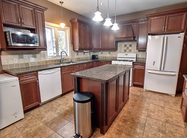 AtlanticCory's tweet photo. 📢 Please RT 📢

Beautiful 5 bedroom, 4 bath family home in Limoges, ON (30 mins to downtown Ottawa)

$469,900

OPEN HOUSE July 28, 2-4pm

** Agents welcome at 3% 

** $2,500 decorating bonus to be paid to buyer on closing!

https://t.co/6rEQY3LJqx https://t.co/OUEMUdhLev