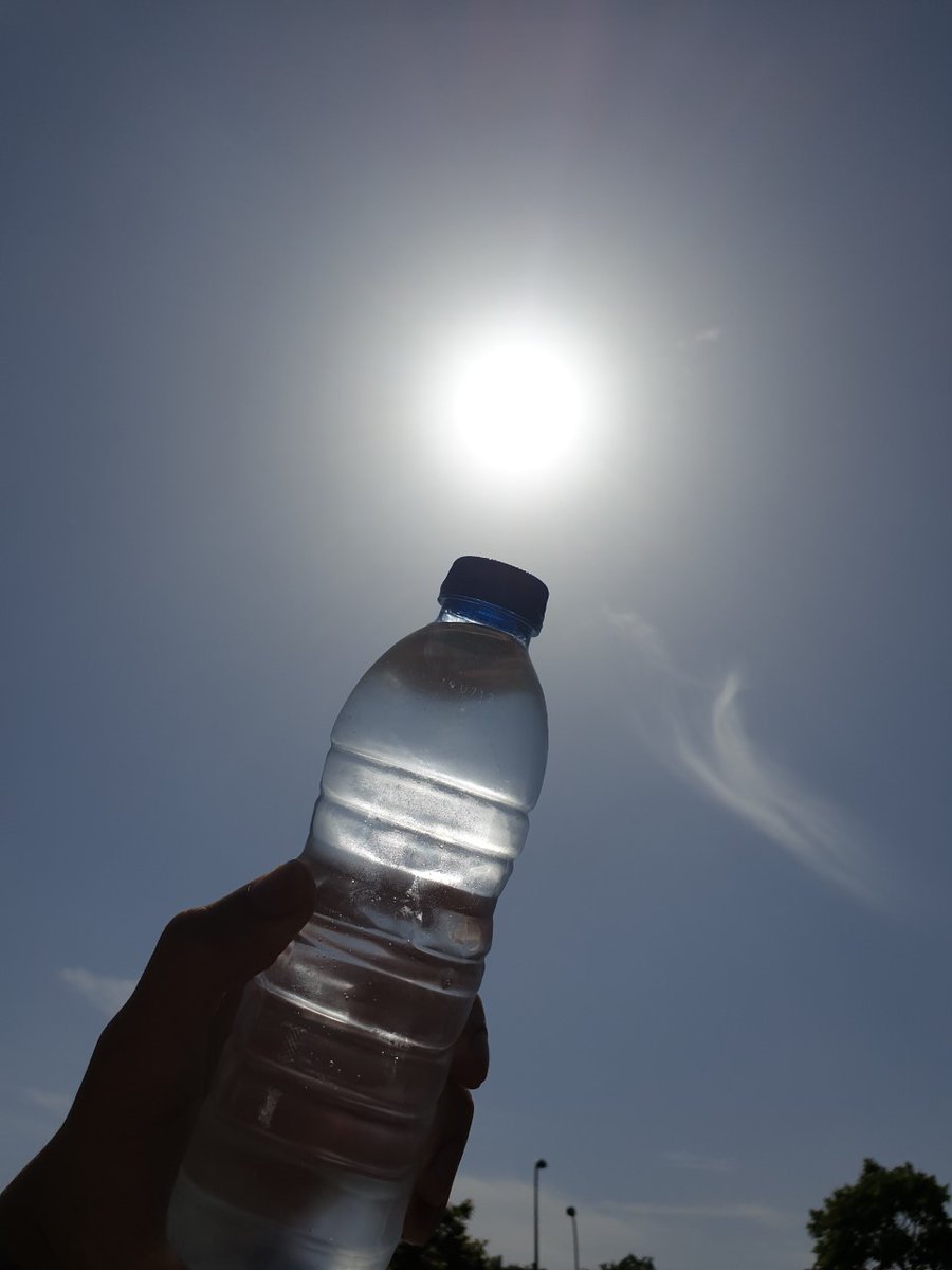EMASNHSTrust's tweet photo. We're expecting very hot weather this week with temperatures already rising! Try and avoid spending too much time in the sun and make sure you stay hydrated!🥤🌞🌡️ #heatwaveuk https://t.co/CKA3GUeAB7