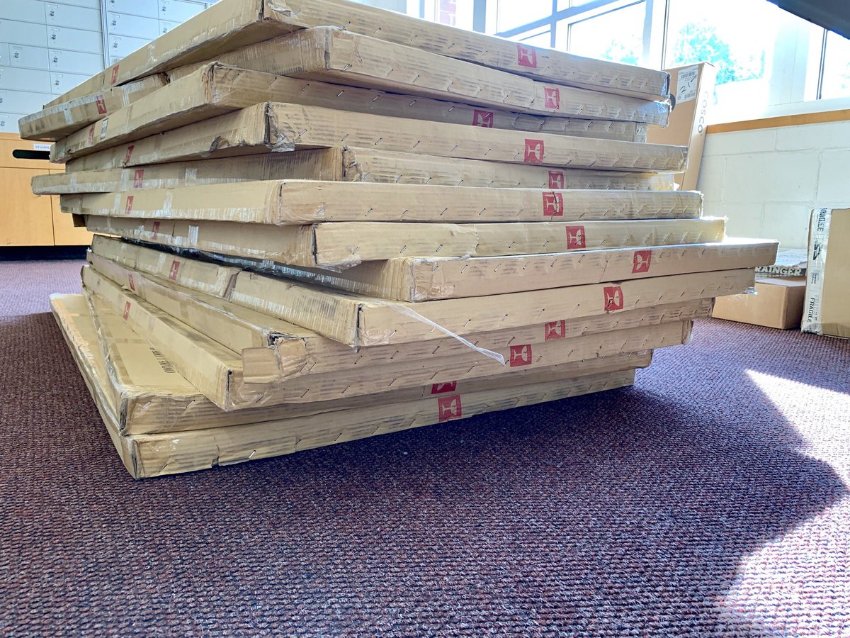 imryh's tweet photo. Thanks, @UPS!
#donotstack https://t.co/MKTs12wU9s