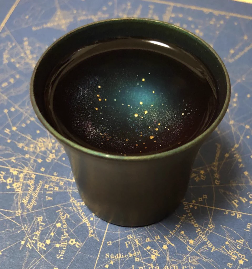 夏の夜にぴったりなおちょこ！！お酒を注ぐと星空が・・・