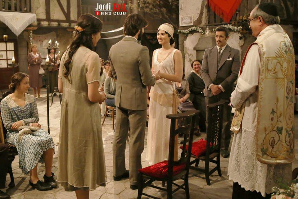 JordiCFansClub's tweet photo. #5ºAniversario de la boda más bonita vivida en Puente Viejo ¿Qué recuerdos tenéis de aquel 22 de Julio de 2014 cuando les veíamos darse el SI quiero? Contadnos !! #ElSecretoDePuenteViejo #ilSegreto #MartinCastro #MaríaCastañeda #MyMForever❤️ #JordiColl #LoretoMauleón https://t.co/xLsGvg6C34