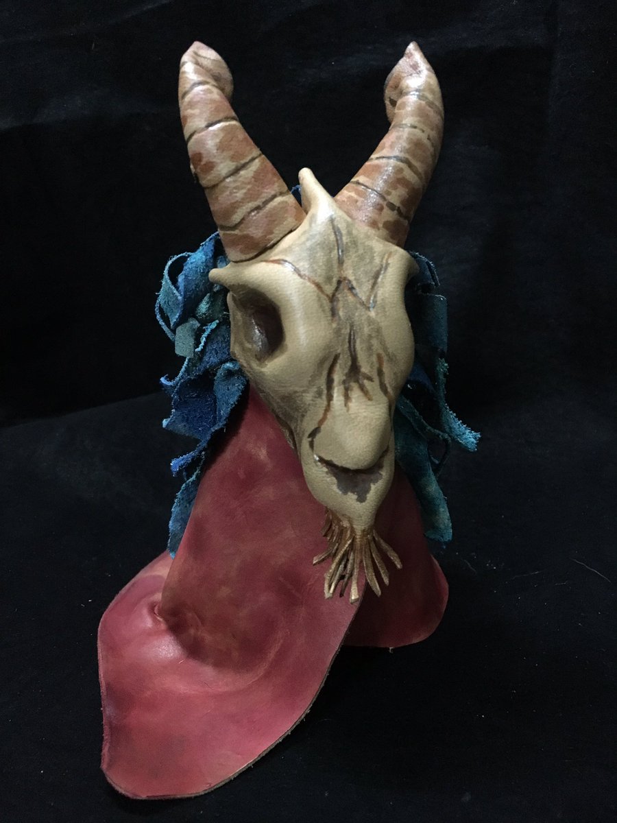 t129627's tweet photo. 完成了
#leather #sculpture #monster #art #怪物 #wizard #mystery #皮雕 #fantasy #華格 #huage https://t.co/zYOUGe3uDZ