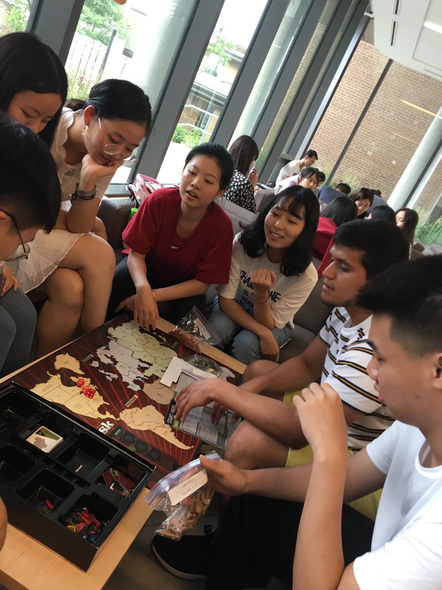 RenisonELI's tweet image. We were so glad to get to know more of our newest 2+2 students at Saturday’s Board Games &amp;amp; Pizza Social. ♟ 🍕 

Thank you everyone who joined us! We hope you also enjoyed the dumplings surprise later in the evening, too. 😋 🥟 

#UWaterloo #internationalstudents #2plus2 #efas