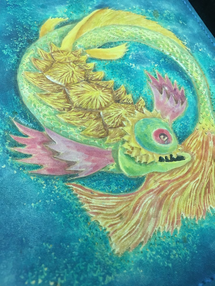 t129627's tweet photo. The third one  book jacket I made by leather . If you like it and want to keep it you can sent  messages to me.
#leather #bookjackets #monster #art #怪物 #fish #sea #water #handmade #artwork #leathercrafts #皮雕 #雕刻 #魚 #海洋 #華格 #huage https://t.co/zlBPkabjXh