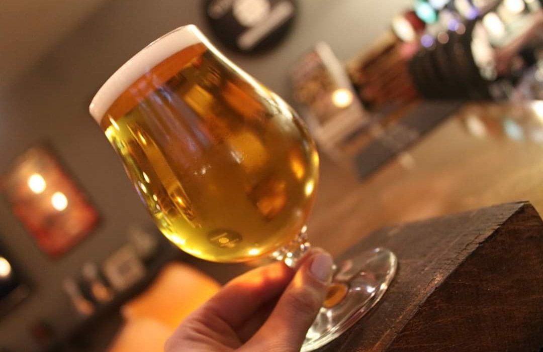 CeltWhiskeyBar's tweet photo. Cure the Monday blues at the Celtic Whiskey Bar with a pint of some of Ireland's best craft beers. and for those of you looking for something more...exotic, we also have cans and bottles from some of the most renowned breweries around the world. #visitkillarney #keepitcraft #beer https://t.co/sMUrFvxo5I