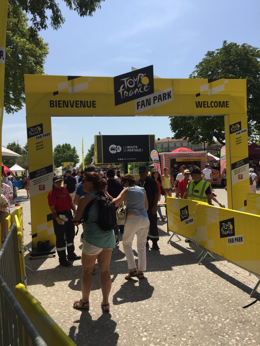 RickHindley's tweet image. Hot day in #Nimes #TDF learning from our friends @chaquecanette @EveryCanCounts - #Pixelcan     Looking “cantastic”!