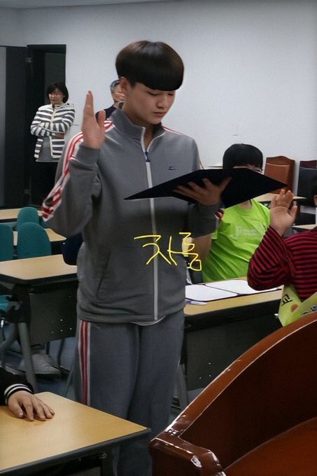 cha_gi_52's tweet photo. 전교회장 짬밥 https://t.co/p04sCF3YIG