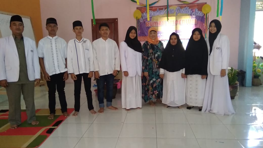 gresikabunga's tweet photo. Kegiatan Pembagian Rapor Peserta @rumahimperium https://t.co/LJsZ0xtwzq