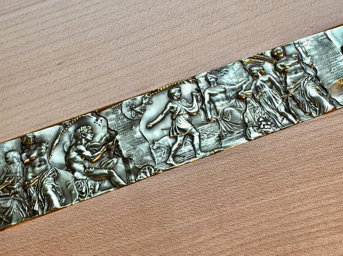 AntoineJourdan1's tweet photo. Découvrez l'histoire racontée à travers les sculptures qu’a fait la Maison Tournaire.
Mobilier exposé 7 place Vendôme, chez Tournaire.
https://t.co/JftcZV7dd5
#hautecouture #furniture #furnituredesign #mobilier #interiors #madetomesure #handmade #tournaire #paris #placevendome https://t.co/fDqOJ4dvR7
