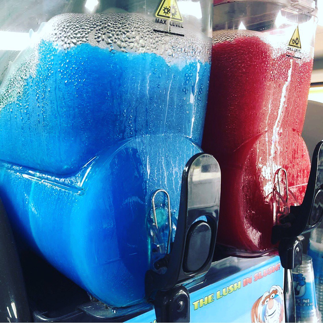This is just what you need for your customers on a hot day 😋☀️ 

snowshock.com/regular-twin-s… 

#slushmachine #slush #comeslushwithus #snowshock