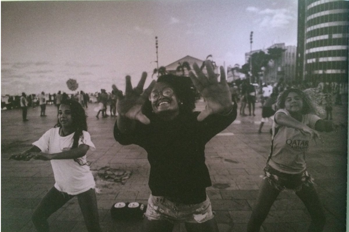 Kas_Pah's tweet photo. Bora! My new piece out in the latest @HUCKmagazine on Recife dance craze 'Passinho' &amp; Bregafunk scene. Featuring interviews with @ovolumemorto, dancers &amp; fotos from Eric Gomes &amp; Chico Ludermir. Not sure if you can buy in Brasil but will share online version when its available. https://t.co/LV6cfjagBl