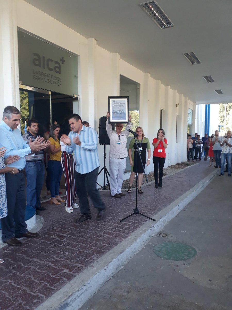 AicaLaboratorio's tweet photo. @AicaLaboratorios recibe condición   Vanguardia Nacional por 12 años consecutivos. https://t.co/kdQuzgbAkx