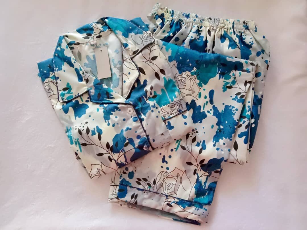 Yukk diorder gaess piyama unyu” . Untuk koleksi lengkapnya cek di ig <a href="/kriscollections/">Kris</a> 😇😇