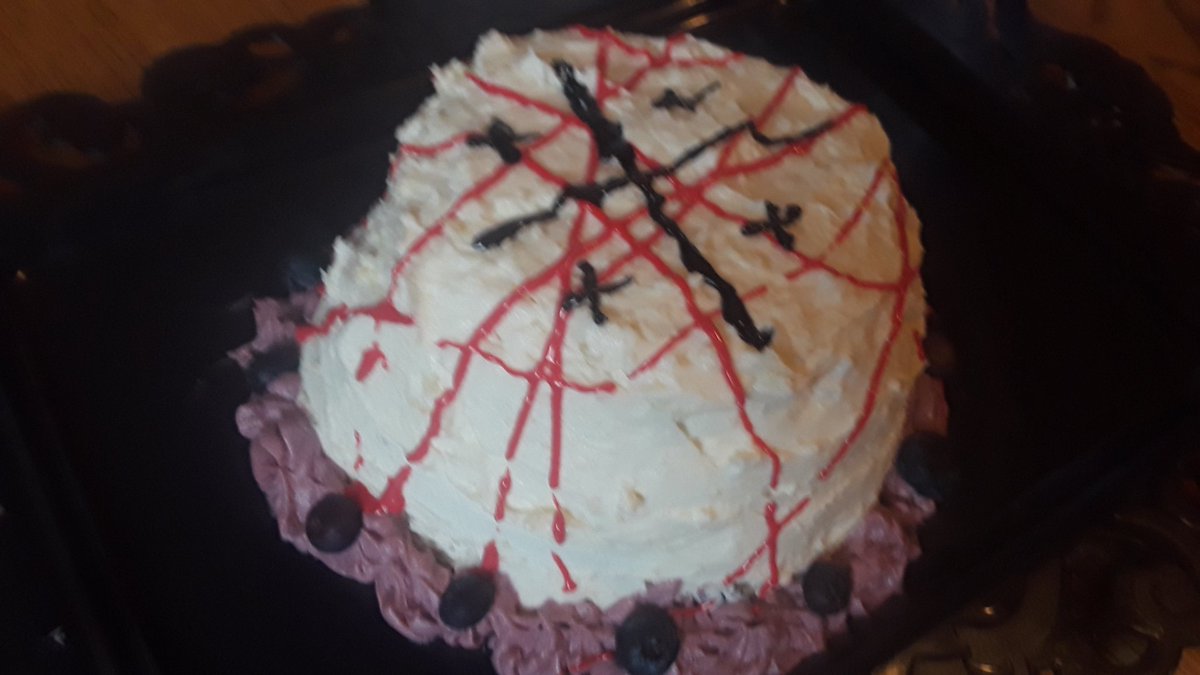 Ploops_The_Bear's tweet photo. @InternetRemix Here is my cake based on DMP. It's vanilla cake with lemonade icing and some blueberry garnish, topped with red strings and black stars #submissions #CampStreamix https://t.co/tnSuqym0MF