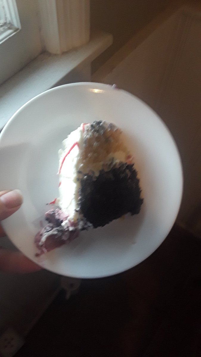 Ploops_The_Bear's tweet photo. @InternetRemix Here is my cake based on DMP. It's vanilla cake with lemonade icing and some blueberry garnish, topped with red strings and black stars #submissions #CampStreamix https://t.co/tnSuqym0MF