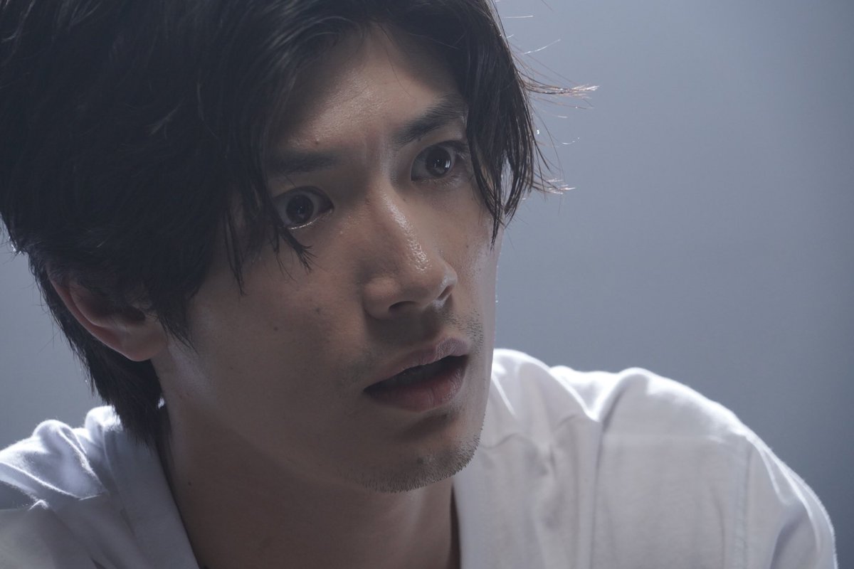 三浦春馬主演 Two Weeks 公式 写真で振り返るtwoweeks第1話 その 何者かにハメられ 殺人犯として逮捕された結城 はなちゃんのドナーとして再び生きる希望を見つけた男が 絶望のどん底へ Twoweeks 三浦春馬 第2話は23日放送