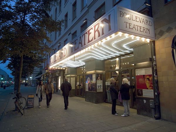 Vems ansvar är det egentligen att våra teatrar stängs? Stina Oscarsson om kulturpolitik som blir en björntjänst. svd.se/godhetspolitik…