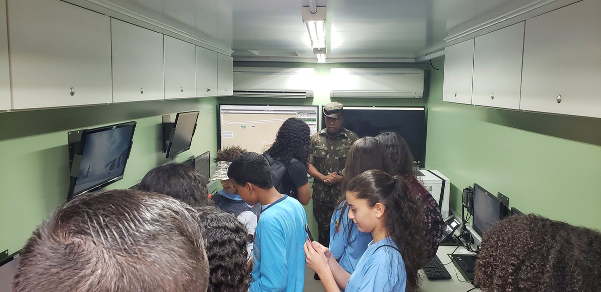 CmdoCMO's tweet photo. CMO participa da 71ª Reunião Anual da SBPC realizada pela @ufmsbr . Neste evento são apresentados alguns equipamentos e viaturas dos Programas Estratégicos do @exercitooficial - SISFRON e GUARANI, empregados nas ações na faixa de fronteira. #71sbpc https://t.co/OItIE80Tet
