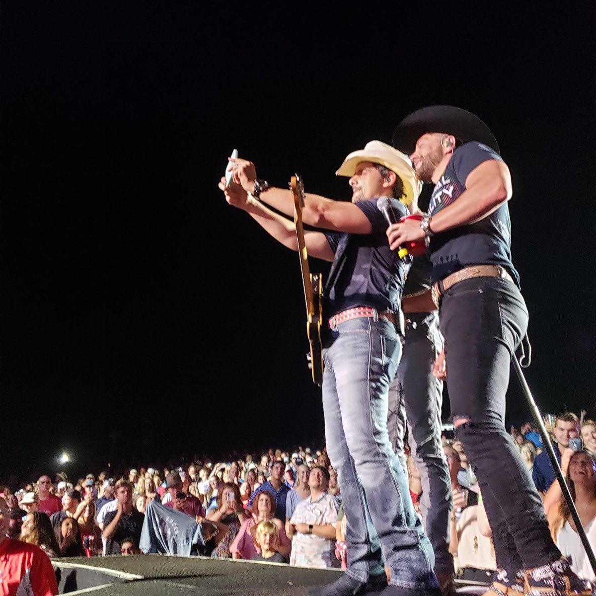 CloughBeth's tweet photo. @BradPaisley Sat in the 5th row to your right...it was an AMAZING SHOW &amp; I am so thankful my friend &amp; I were there!! https://t.co/2SoaDH0ZBW