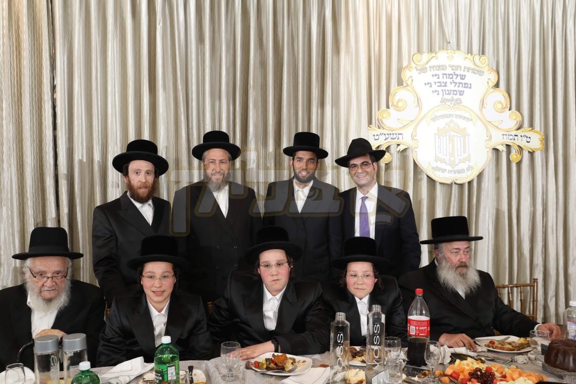 AhBlickLive's tweet image. Bar mitzvah of triplets of renowned Askan Reb Chesky Blau
Credit: Lenchevsky Images
