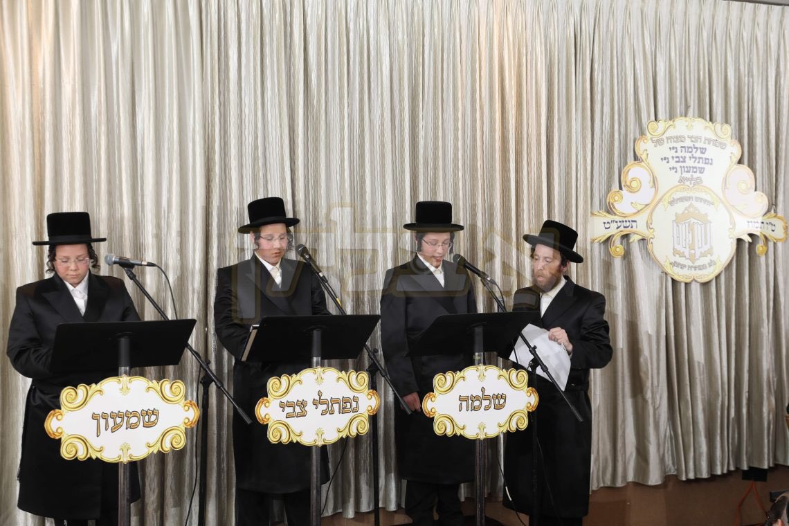 AhBlickLive's tweet image. Bar mitzvah of triplets of renowned Askan Reb Chesky Blau
Credit: Lenchevsky Images