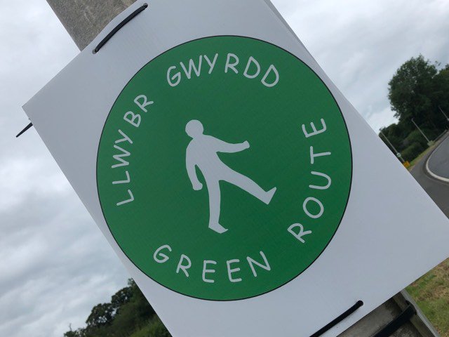 💚👣DILYNNWCH Y LLWYBR WERDD👣💚

Gwnewch yn siwr eich bod chi'n dilyn y Llwybr Gwyrdd!!
Mae'n cysylltu y dref, Maes y Sioe Frenhinol, Gwersyll Penmaenau a’r Pentref Ieuenctid yn ystod wythnos y Sioe Frenhinol Cymru. Mae arwyddion clir yn dangos hynt y llwybr.