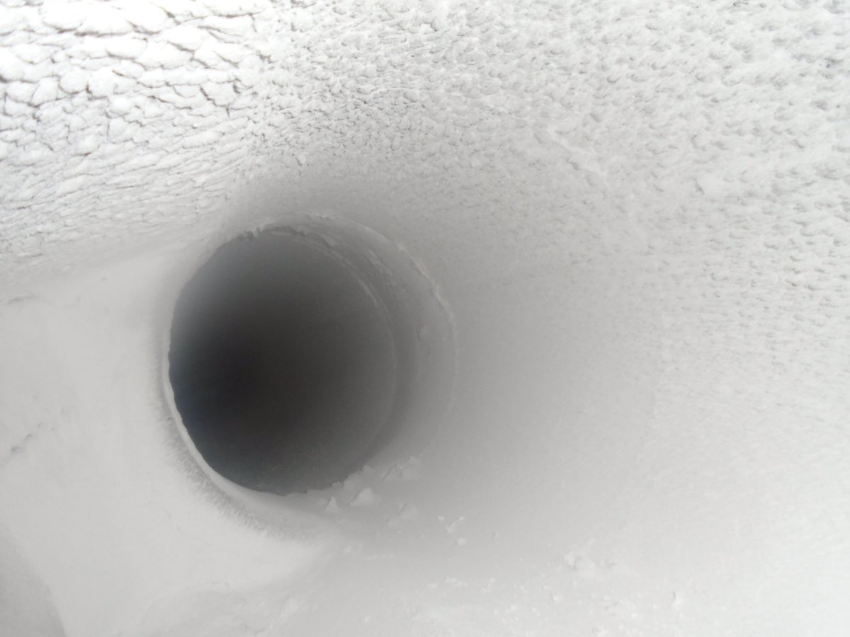 aircover1's tweet photo. One of our Engineers keeping a client TR/19 compliant on a ductwork cleaning job recently #ductwork #healthandsafety #airquality #sickbuildingsyndrome https://t.co/UreKQ3g2sx