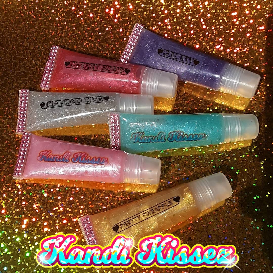 Platinumdoll74's tweet photo. Coming soon! Available for pre-order now! CashApp and PayPal accepted!#KandiKissezBeauty🍭 #KandiGurlz🍭 #Lipgloss #lipglossobession #glitterglosses #vegan #handmade #blackowned #YouTube #youngentrepreneurs #YoungCEO #MiniMogul #lipglosslovers #lipglossjunkie https://t.co/QyYFGwHTEX