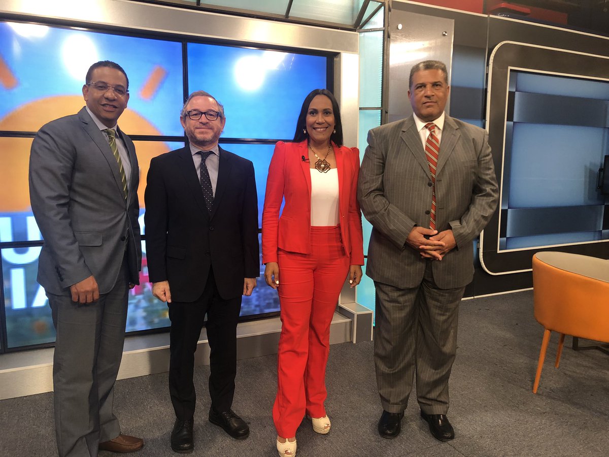 maangeles25's tweet photo. Agradecer al director BANDEX y precandidato a senador por DN del @PLDenlinea por acompañarnos en @buenosdiasrd @jimenezpedro27 @angelacostaf https://t.co/4XzDXCpUAg