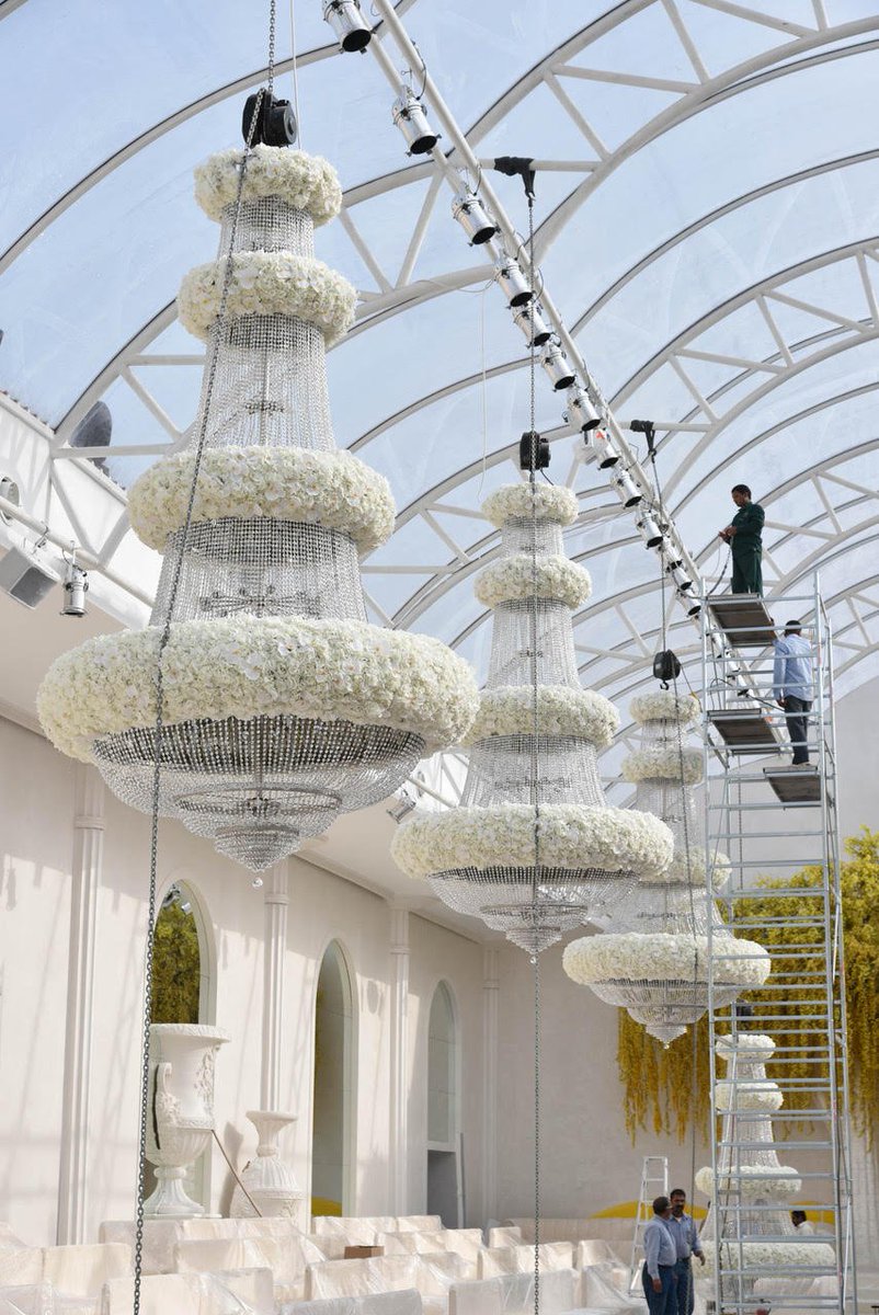 prestonrbailey's tweet image. It&apos;s not easy creating these floral chandeliers from scratch and ladder hanging. ✨

#PrestonBailey #NeverUntilNow #PBLive