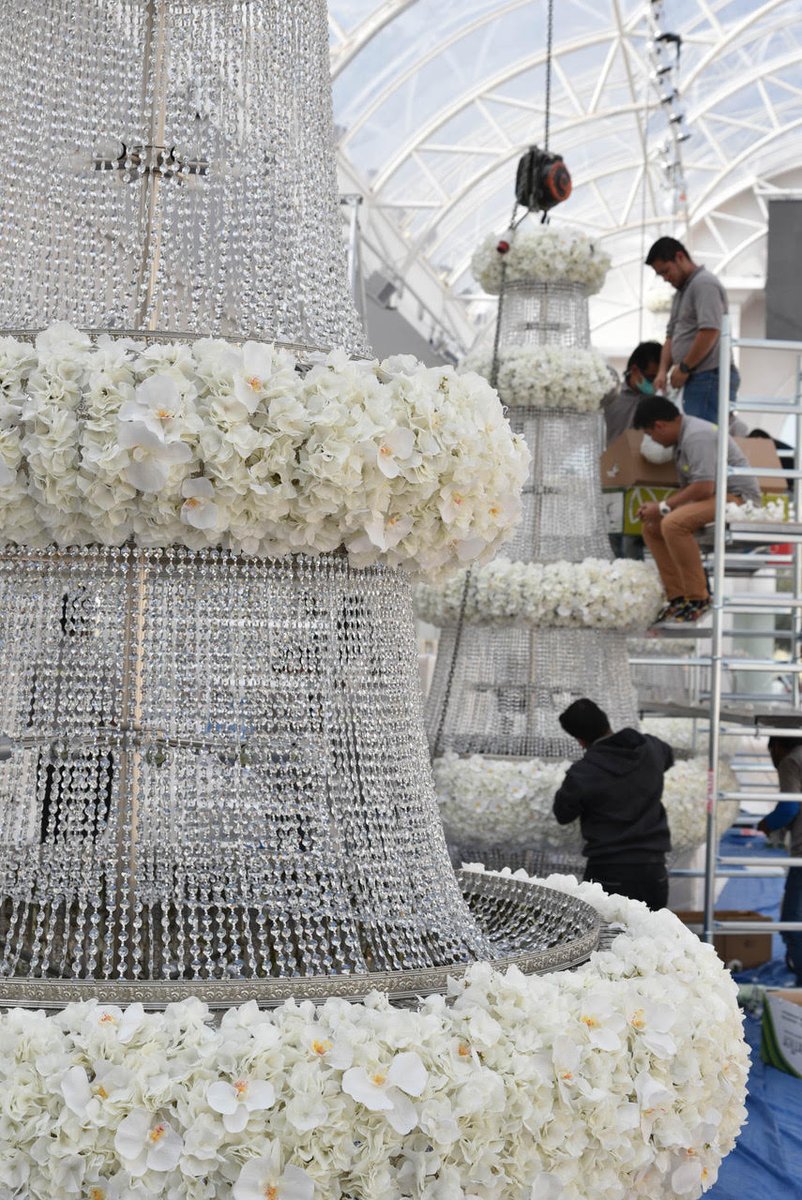 prestonrbailey's tweet image. It&apos;s not easy creating these floral chandeliers from scratch and ladder hanging. ✨

#PrestonBailey #NeverUntilNow #PBLive