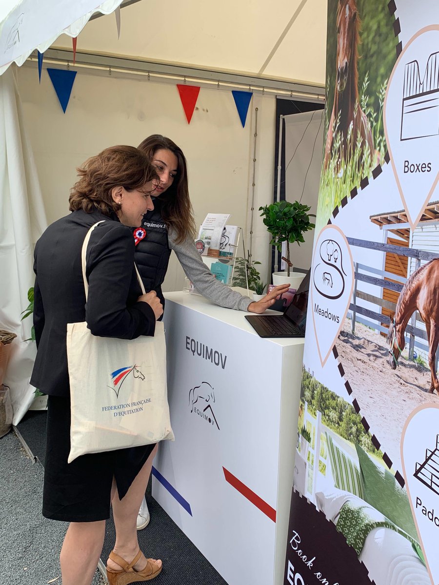 EquimovFr's tweet photo. 📸Retour en images sur la visite de la ministre de la Jeunesse et des Sports @RoxaMaracineanu sur notre stand @EquimovFr au @CHIO_Aachen 🏅🇩🇪 https://t.co/vQ07rpXaoz
