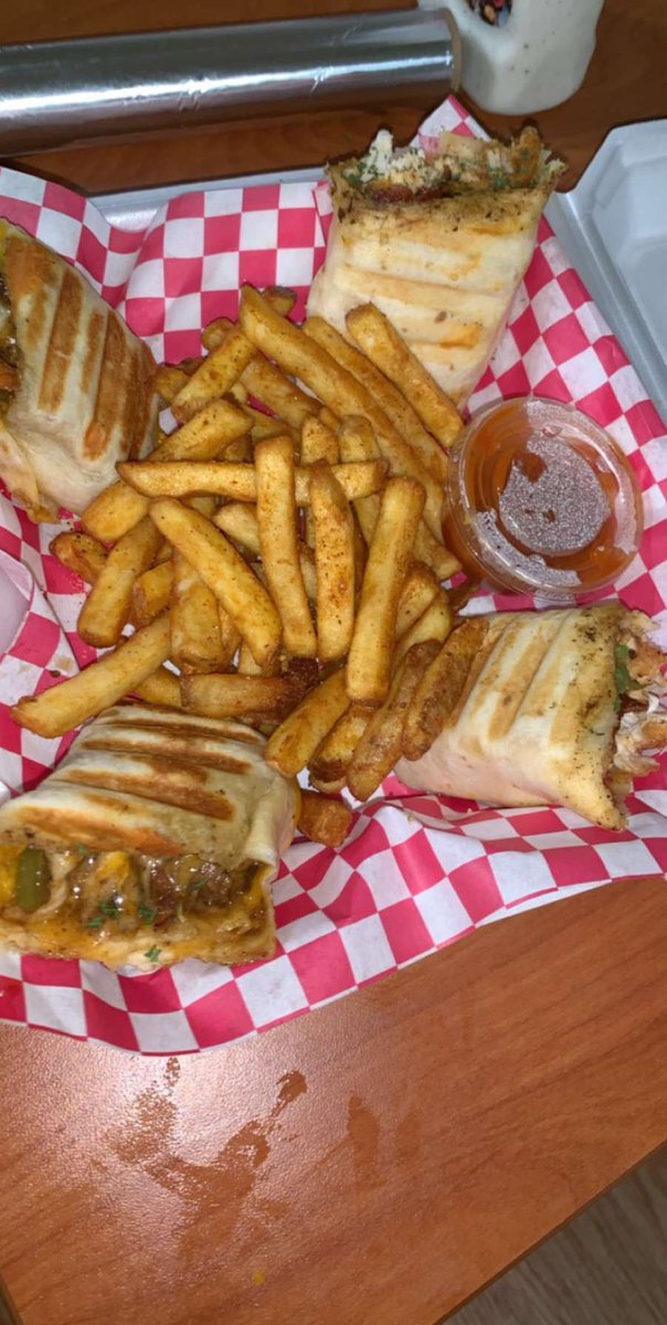 Beautys__keyy's tweet photo. $10 SURF N TURF PLATE MEMPHIS PLACE YOUR ORDER ❗️ 2 STEAK N SHRIMP WRAPS 2 CHICKEN WRAPS AND FRIES ❗️ TODAY IS THE LAST DAY TO PLACE ORDER 🗣 PICK UP TUESDAY 2-7 https://t.co/otZjUH2FJZ