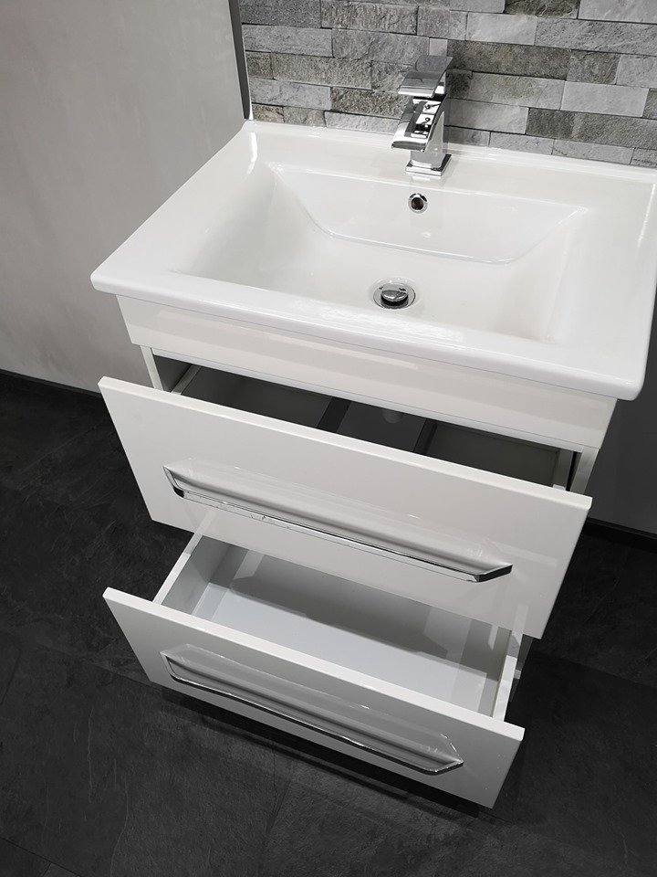 Bathshack's tweet image. We are loving the slate cladding in this recent bathroom.😍 Did you know slate cladding tiles can also be used in the kitchen?
Bathroomware from Bath Shack
Project by NOBLE Bathrooms &amp;amp; Joinery
#bathshack #bathroom #slatecladding #design