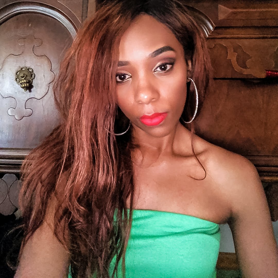 SkinziC's tweet image. @eyeconickate10 looks amazing in our classic red lipstick 'Paint the Town'. This deep true red is universally flattering on a variety of skin tones. 
🍎🍎🍎
#skinzi #beunstoppable #notoflakymatte #veganbeauty #crueltyfree #summerlipstick #BBlogRT #bblogger