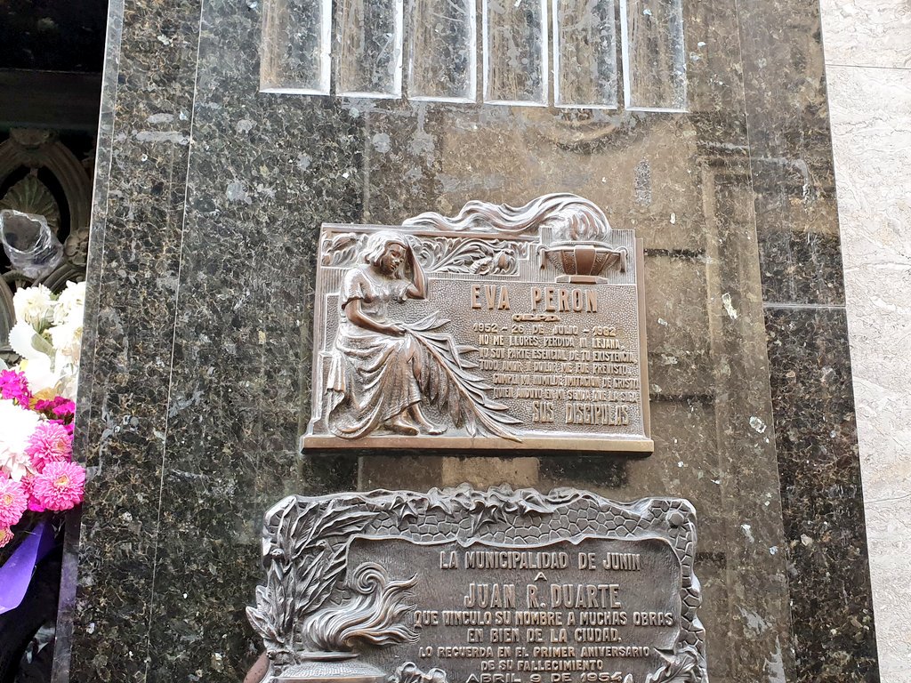 misschalk's tweet image. First stop of the city tour #facinating #Argentina19 #BuenosAires @ArgentinaTour19