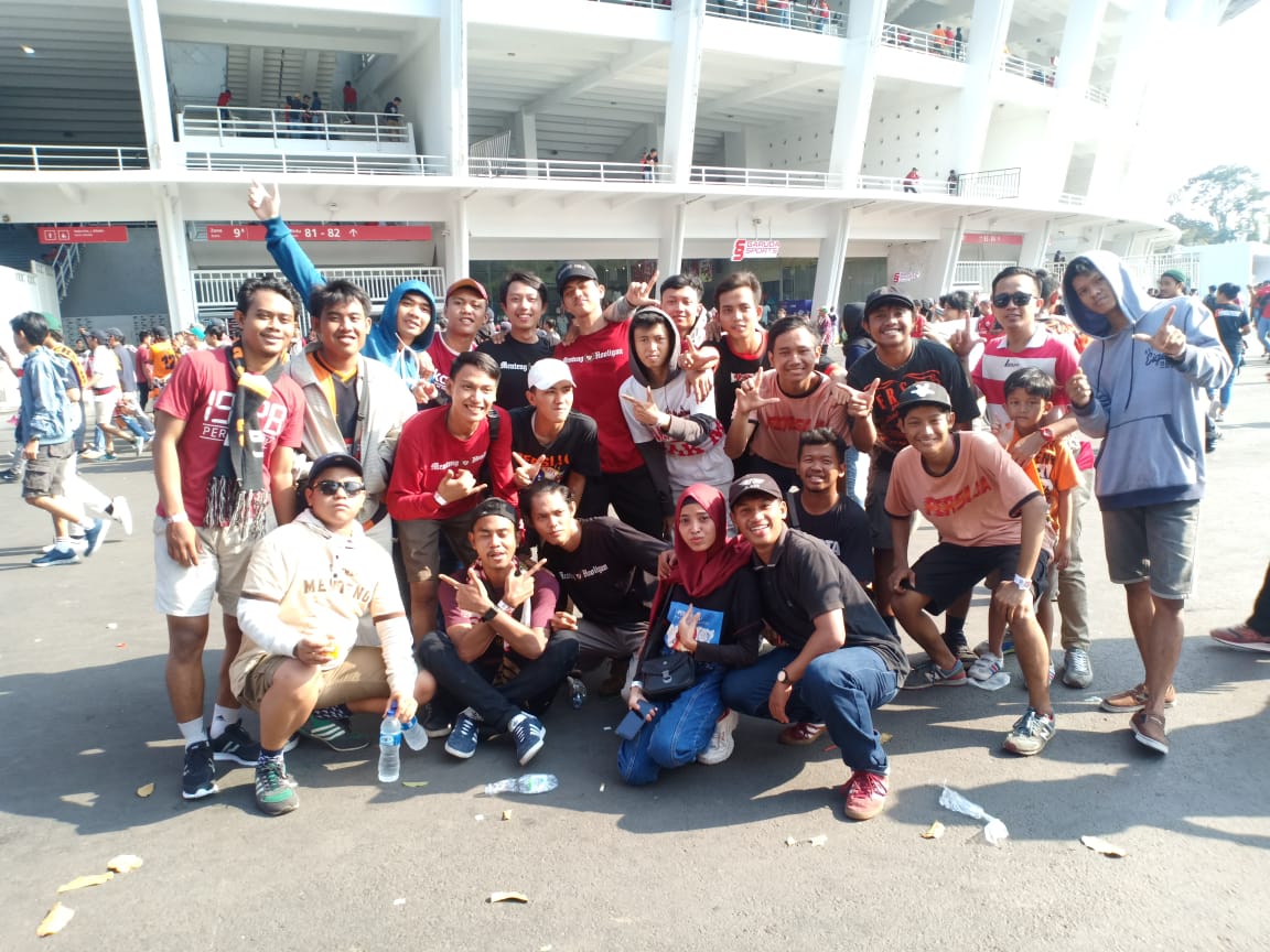 HooliganMenteng's tweet photo. Datang , support dan menang mari kita rayakan bersama. 👆🍻
#JakMenteng
#MenHol
#PersijaJakarta
#TheFinal
#PialaIndonesia https://t.co/3hWpmK8Ses