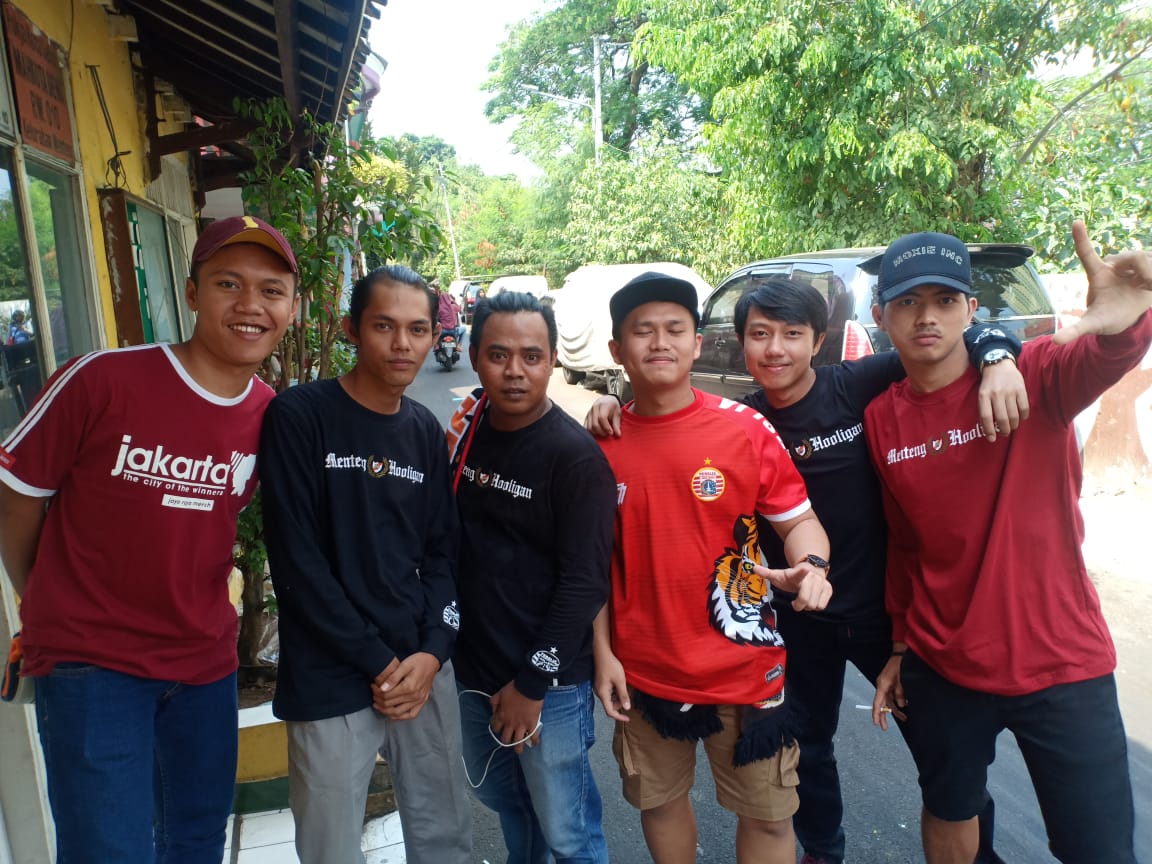 HooliganMenteng's tweet photo. Datang , support dan menang mari kita rayakan bersama. 👆🍻
#JakMenteng
#MenHol
#PersijaJakarta
#TheFinal
#PialaIndonesia https://t.co/3hWpmK8Ses