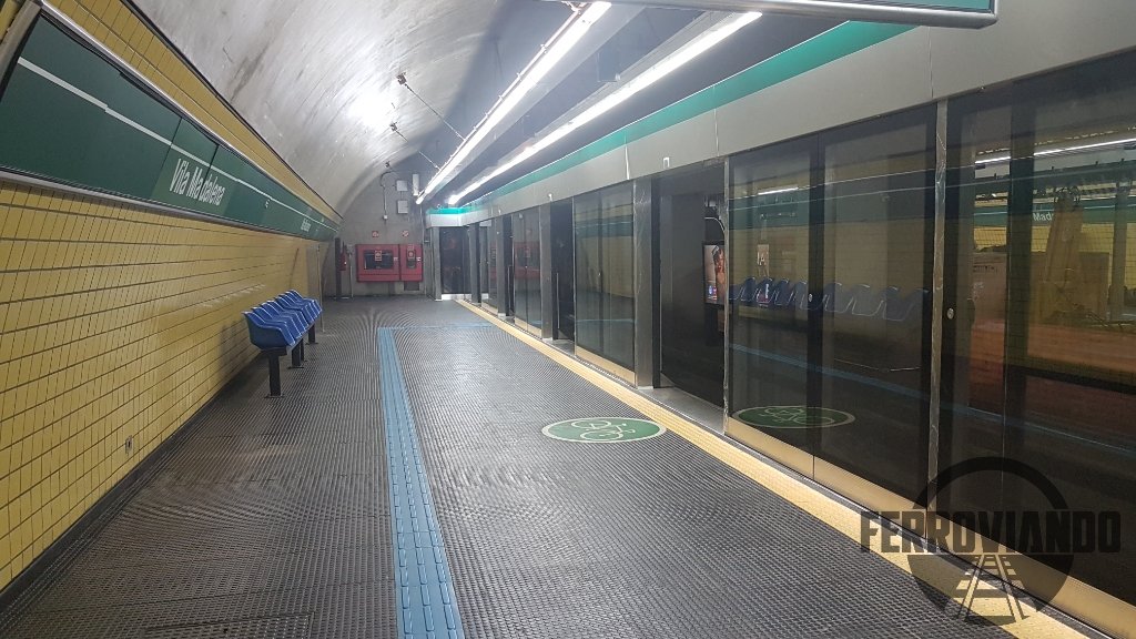 ferroviandoBR's tweet photo. Portas de plataforma instaladas na Estação Vila Madalena da Linha 2 Verde, plataforma 1 #Linha2Verde #metrosp

Trabalhos na plataforma 2 continuam hoje com a mudança na operação. https://t.co/jvrZHQbQme