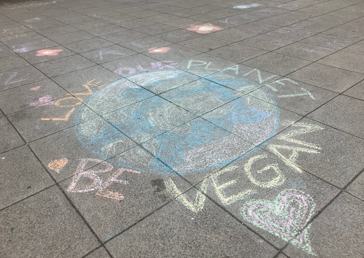 EJ_Robins's tweet photo. Liking the colourful, #vegan chalk drawings/messages outside central #MiltonKeynes Central Station today  💕 https://t.co/lcTFzeELhU