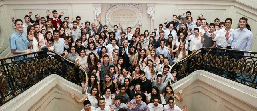 Extension_FCPyS's tweet photo. Estudiantes de la @UNCUYO podrán postularse hasta el 05/08 a las Becas #FriendsOfFulbright. La misma consiste en la realización de cursos de grado en universidades de Estados Unidos 🇺🇸 entre enero y marzo del 2020.
Mirá la convocatoria completa 📲 https://t.co/vS0Ej9NKPv https://t.co/GF5cNtrw7g