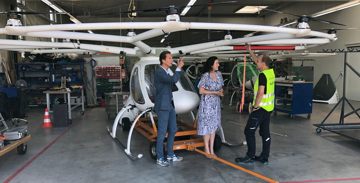 Great exchange with <a href="/DoroBaer/">Dorothee Bär</a> and <a href="/OlavGutting/">Olav Gutting</a> about #UrbanAirMobility #madeinGermany today at our Volocopter headquarter and hangar in Bruchsal.

#Flugtaxi #future #UAM #innovation #mobility